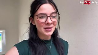 Roxblack's teen blowjob lesson in German amateur style