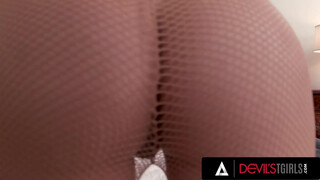 Hot-fucking blonde trans Emma Rose in tights gets her ass