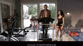 Gym Whore Solve Fucked Senseless on Sweaty Bench