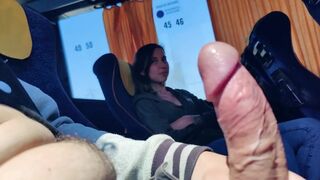 Űrlény tini szívja a fickót a buszon