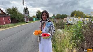 Kértem a gazdától, mutassa meg, hogyan dédelgeti a lédús gyümölcsöket és zöldségeket