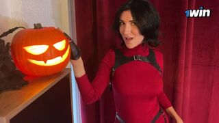 Halloween éjjelén Ada Wong elfelejtette a bugyit, és keményen megdugják