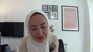 Forró egyiptomi milf csalja meg férjét a kollégájával egy vad, szenvedélyes szexben