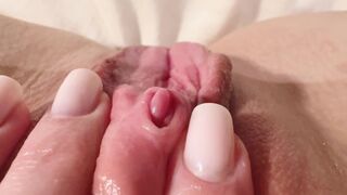 Teenage amateur pussy close up masturbating to orgasm