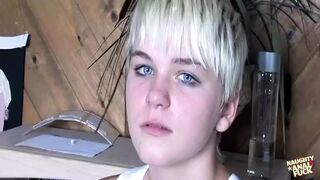 Claudia Downs és Cindy Hope mohón nyalják egymás seggét, miközben nagy cicijük remeg a gyönyörtől