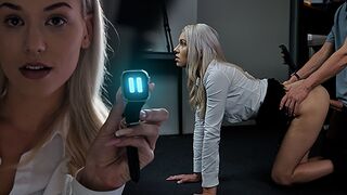 Blond nővér vadul kívánja a nagy farkat – megáll az idő, amikor a szenvedély tombol