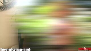 Szopós special Britney Amber - Nagy mellek és szenvedélyes torkozás egy vörös pornósztárral