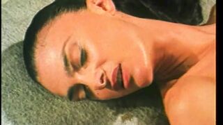 Forró szopások és szőrös milf punci a fiatal srácnakForró szopások és szőrös milf punci a fiatal srácnak