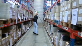 Mandy Bright és Antynia Rouge, két szenvedélyes MILF, nyalja ki Titus Steel farkát élvezetigMandy és Antynia kettős nyaldosással kényezteti Titus acélkemény farkát