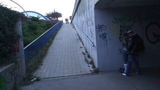 Erotic Planet - Vadhéj intimitás a vonatállomástól az otthonig egy fiatal lány megcsodált ajkával és leleményes csábításával