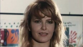 Jennifer második menete retró stílusban, hatalmas fenékkel és dús mellekkel