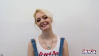 Szexi szőke Annie Archer tüzes szájjal nyalja és nyeli az új Amatőrök videón