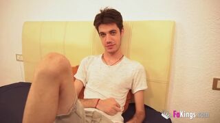 Cassandra hatalmas segge most éhesen várja a vastag farkakat FaKings legújabb videójában