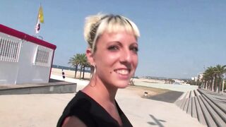 Nacho Vidal vastag farka mélyen dörömböl Audrey Hepburn és Angel Pink nedves fenekében